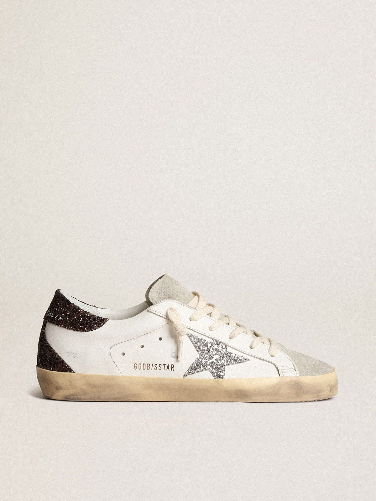 Golden Goose Superstar Blanco / Estrella Plata Glitter / Talón Café Glitter / Puntera Beige de Gamuza / Agujetas Beige