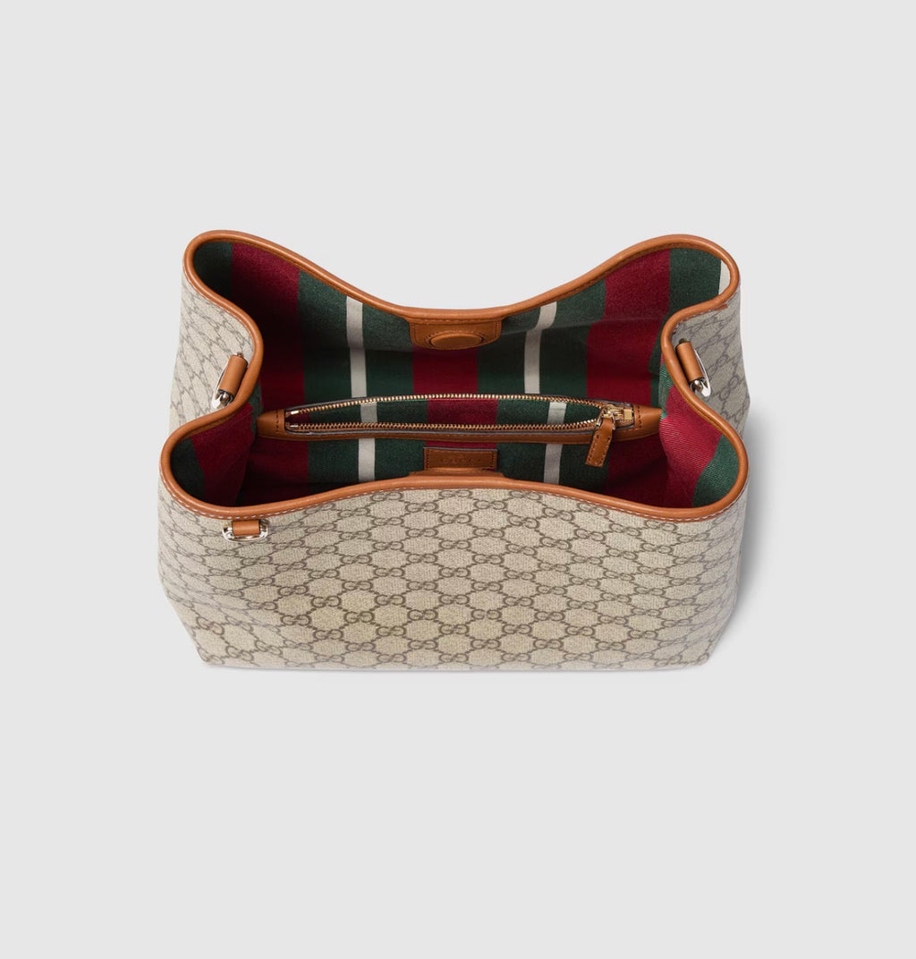Gucci Emblem medium bucket bag Beige