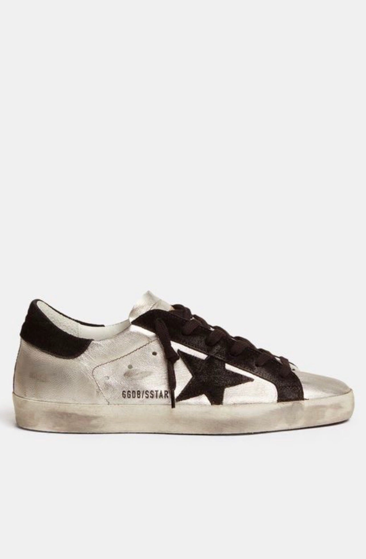 Golden Goose Superstar Piel Plata Metálica / Estrella Negra / Talón Negro / Agujetas Negras / Suela Vintage