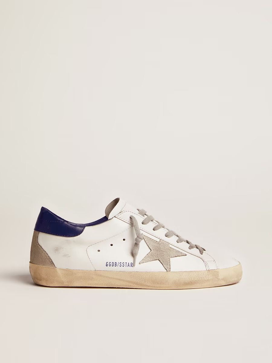 Golden Goose Superstar Blanco / Estrella Gris de Gamuza / Talón Azul Marino / Agujetas Grises