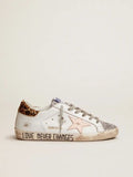 Golden Goose Superstar Blanco / Estrella Rosa Palo / Talón Animal Print / Puntera Plata Glitter / Agujetas Grises / Suela “Love Never Changes”