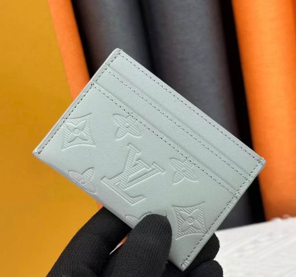 LV Tarjetero blanco con textura monograma